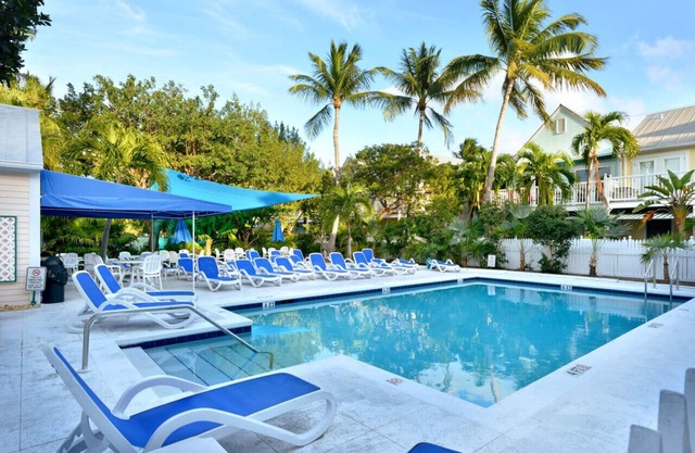 Sweet Sunshine Garden Flat – Downtown Key West - 2 Blocks Off Duval w Pool Access