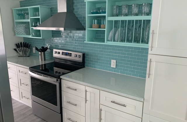 “SWEETPEA’S PARADISE”- 2 Bedroom, 2 Bath, Key West Style Cottage, Perfect Locale