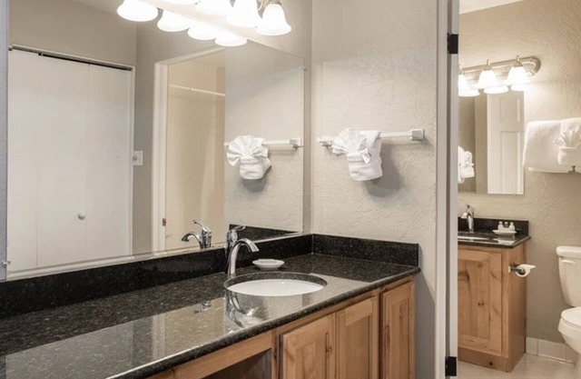 Sweetwater Lift Lodge - Ski in, Ski Out - Heated Indoor Pool and Spa and Gym
