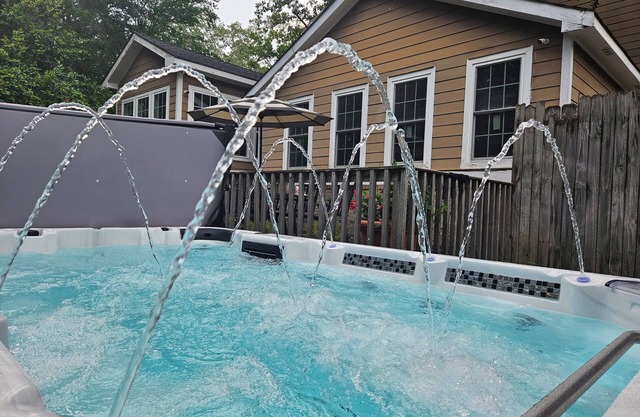 Swim-Spa, 75" TV 4Movie Nights, Close2Downtown/Walk2 Restaurants/Shops, Sleeps16