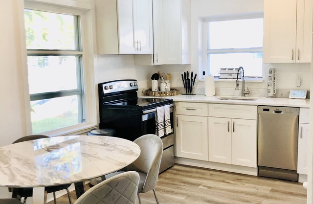 Swinton Cottage by Delray Beach w/free parking Unit A