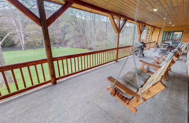 Sycamore Cabin with Hot Tub Breathtaking Views