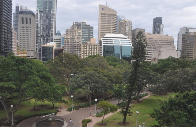 Sydney CBD Hyde Park View 1 Bedroom Apartment accommodates up to 5 people