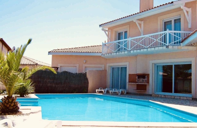 Sympathique Villa avec piscine 12 personnes en bordure de la Dune Océane (213)