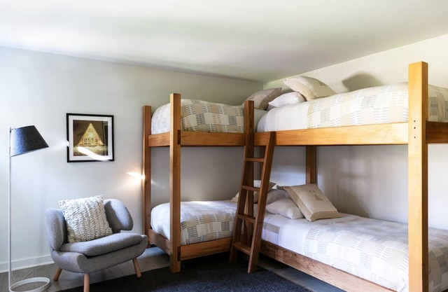 Tälta Lodge, a Bluebird by Lark | Twin Bunk | Close to Stowe Golf Course