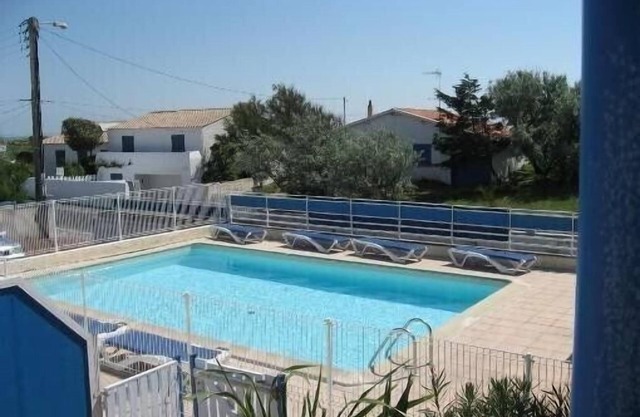 T2 apartment in a residence with pool and sea view