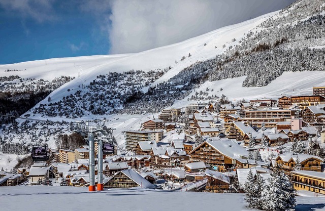 T2 + Cabine | Ski aux pieds! Spa Inclus