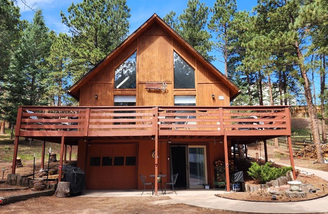 Tackle Mountain Lodge: Loft, Activities, Relaxation, and No Chores!