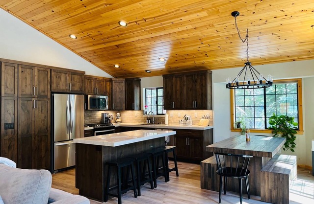 Tahoe Donner Chalet Truckee - Remodeled, Amenities Galore, Near Lakes and Skiing