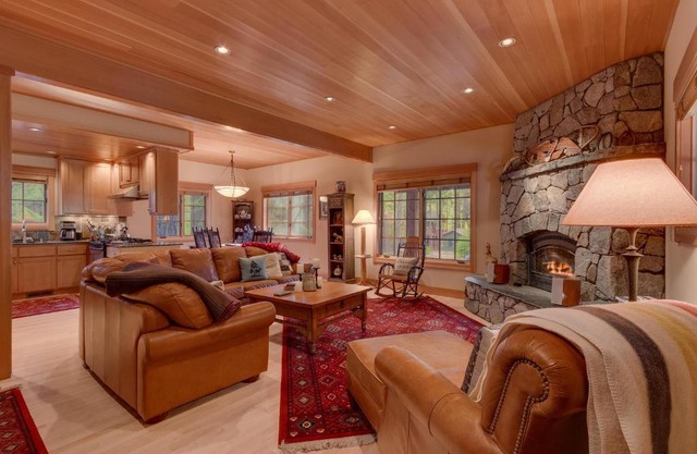 Tahoe Time on North Shore - 4 BR Cabin w Private Hot Tub, Pet Friendly, Walk to Dining