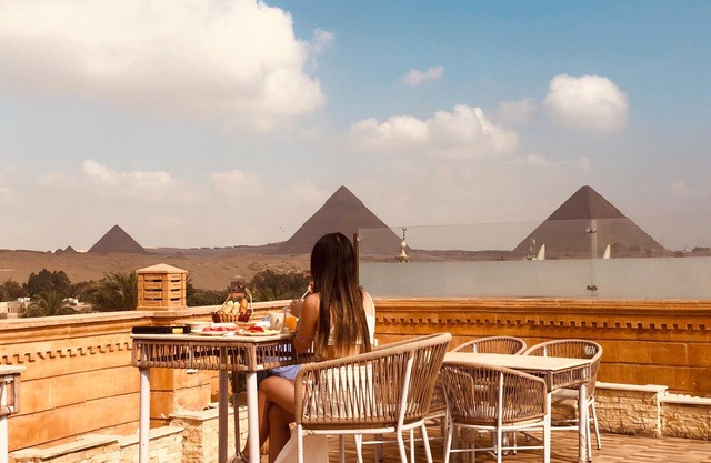 Taj pyramids view inn