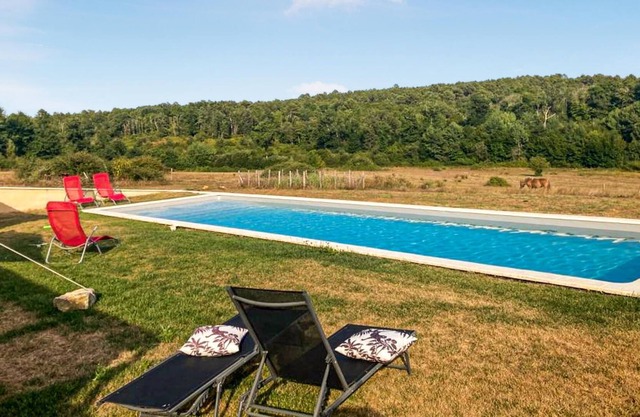 Take a dip in the swimming pool and watch the horses in the paddock.
