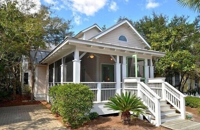 Take Five- Cottage 3BR: Seaside FL! Complementary Beach Cruisers included!