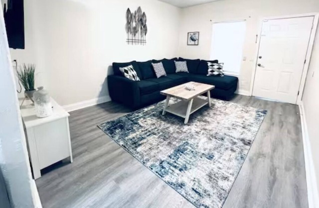 Tampas Unique, Centrally Located Home [Near Busch Gardens, USF, Midtown]