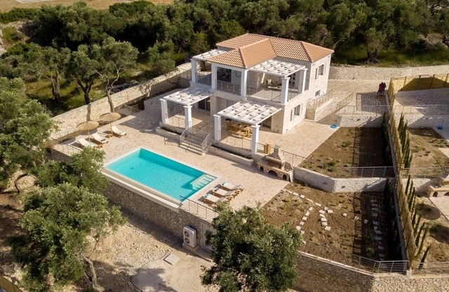 Tania Villa - Elegant 4 BR villa with private pool