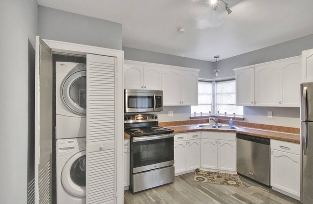 Tarpon River Getaway – Modern 2 BDR on Water w/Shared Pool, 15 Min to Beach!
