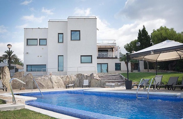 TarracoHomes, TH52 Villa Lighthouse con Piscina Privada, Terraza, y Vistas al Mar