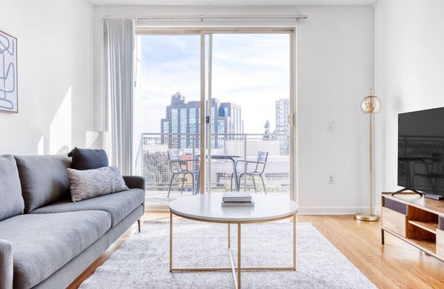 Tasteful Downtown 1BR w/ Pool, W/D & Gym, near Museums, by Blueground