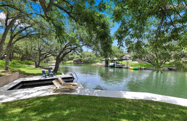 Tattau's Cove- Quiet Cove, Boat Slip, Views & Fun!