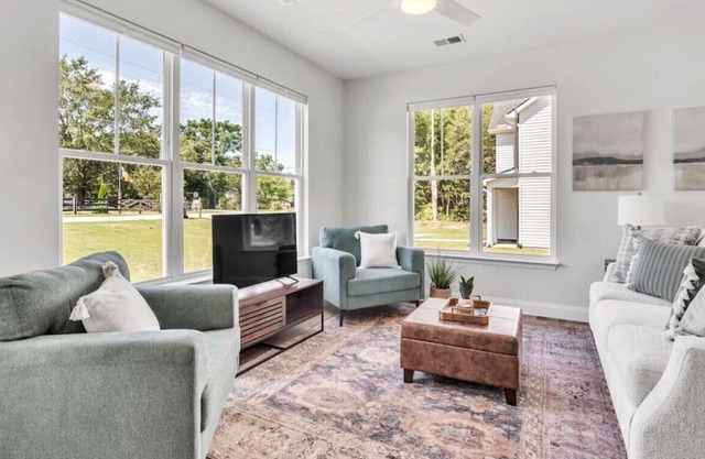 Taylor's Grove West- 20 min to DT Greenville/TR
