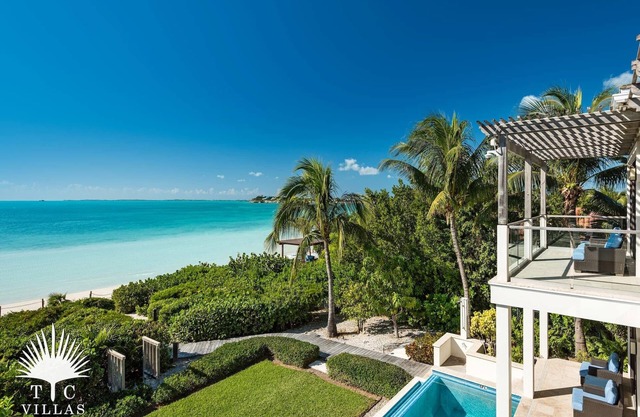 TC Villas - Lilikoi - Beachfront on Sapodilla Bay!