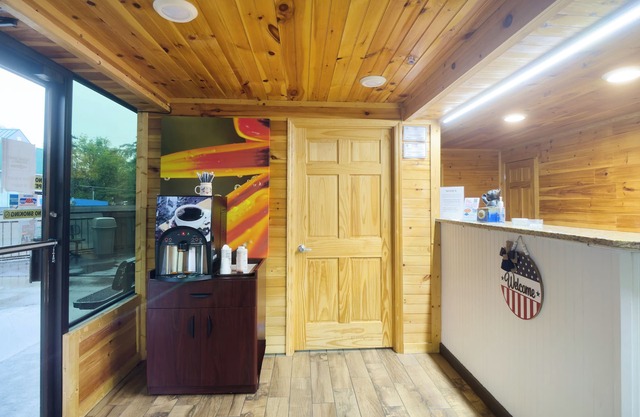 Tennessee Mountain Lodge Riverside by OYO