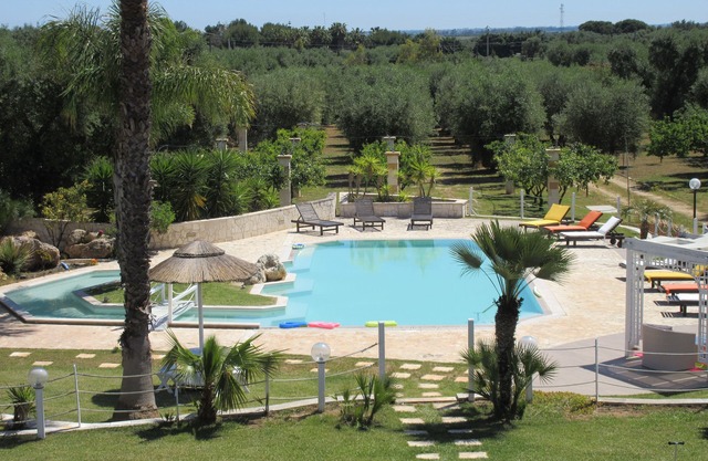 Tenuta Placella in olive grove with private swimming pool. 5 km from sandy beach