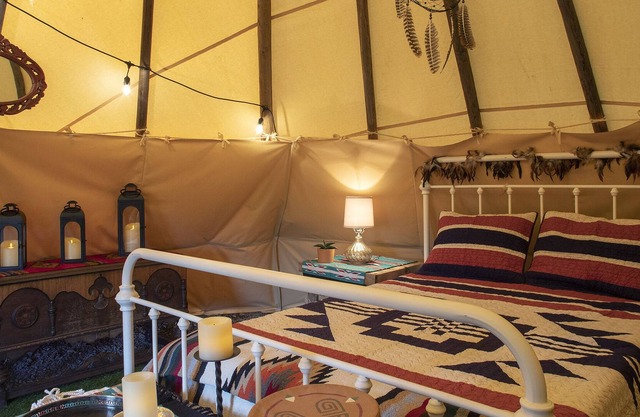 Tepee-Traditional-Shared Bathroom-Mountain View-Peak Tepee