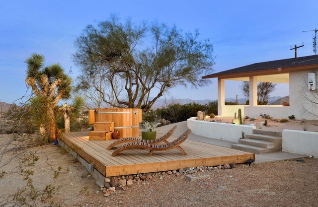 Terracasa - Hot Tub, Fire Pit, Outdoor Shower & Endless Views 2 Bedroom Home by RedAwning