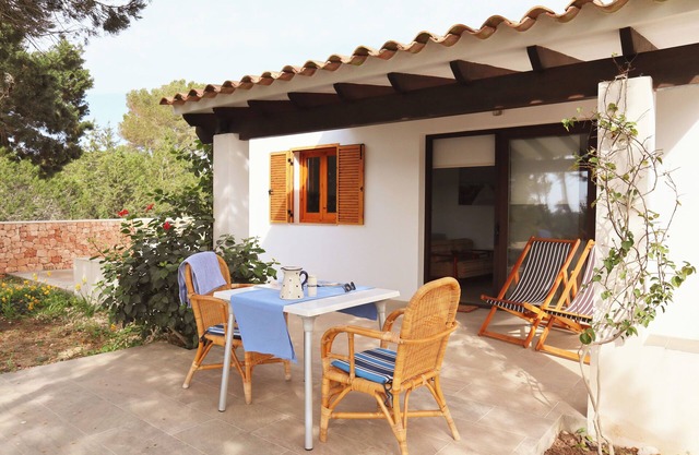 Terrace & garden house for families. Walk to the beach (300m)