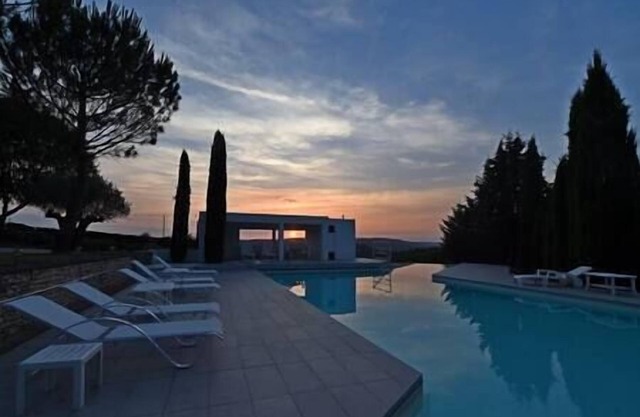 Terral house, private swimming pool, close to SARLAT, ROCAMADOUR