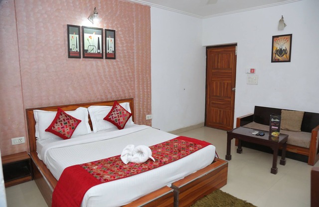 Terrific 9-bedroom hotel in marvelous New Delh Airporti with AC, WiFi