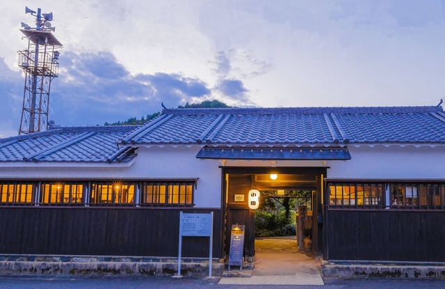 Tetsu-juro (former Ogunis) , Himeji Castles back parlor-like"400-year-old inn"