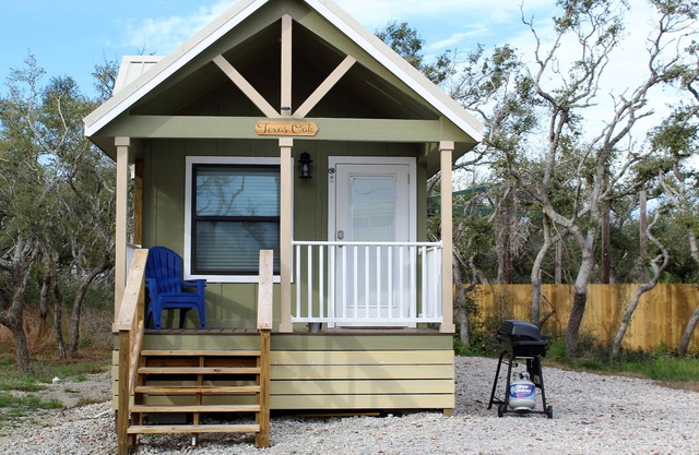 Texas Oak - Beautiful New Tiny Cottage - Perfect Family Getaway