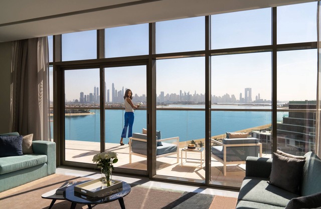 Th8 Palm Dubai Beach Resort, Vignette Collection by IHG
