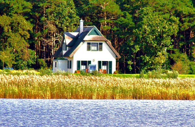 Thatched cottage, Ruegen, 5 stars, fireplace, view over the water, 3 bedrooms