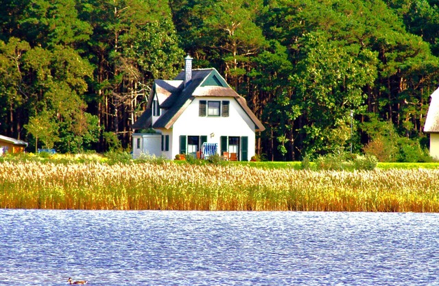 Thatched cottage, Ruegen, 5 stars, fireplace, view over the water, 3 bedrooms