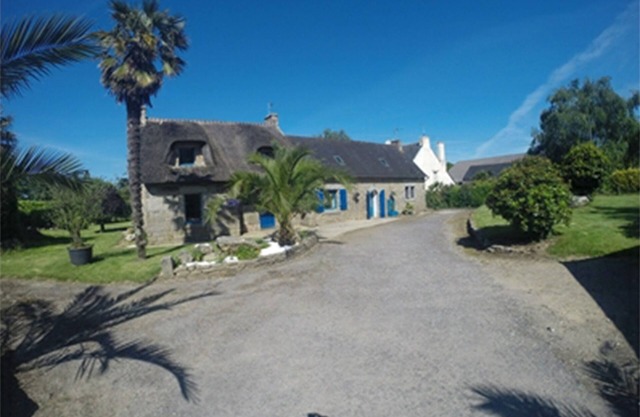 Thatched house in Concarneau 5km from the beach