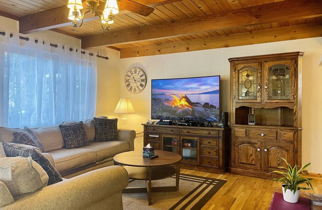 The 4 bedroom, EV charger Celestial Home near Pinecrest lake.