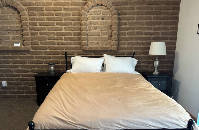 The ABQ Arch Hotel: Great views, dog friendly, secure garage, Southwestern style