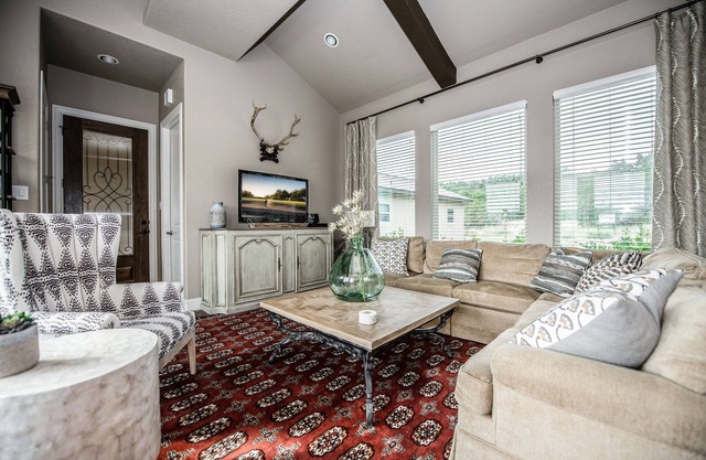 The All-Suite Century Oak House - Steps to Remi's Ridge & Hayes Hollow