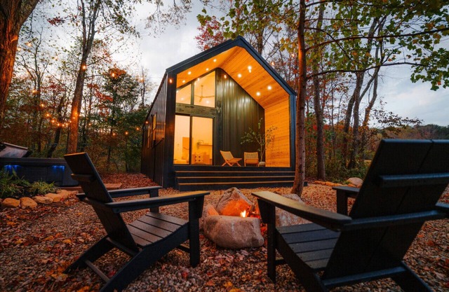 The Alpine | Luxury Design + Hot Tub | Fire Pit | Romantic