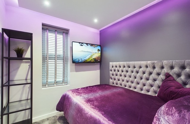 The Amethyst Modern Apartment