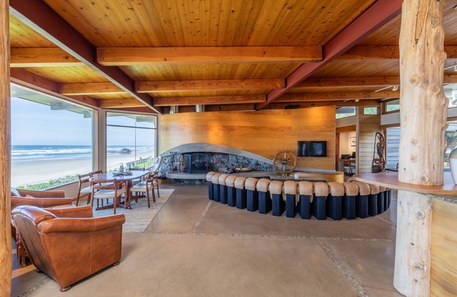The Arch Cape Oceanside Escape: Exclusive Luxury Beach House Breathtaking Views