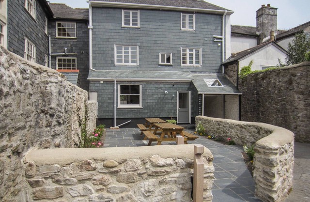 THE ARMOURERS FORGE, pet friendly, with open fire in Ashburton