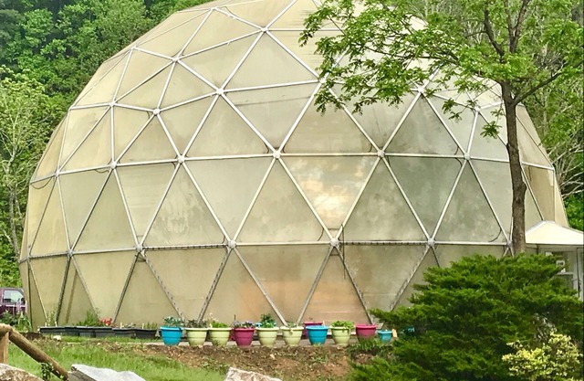 The Artful Dome Mtn Retreat in the Smokies with fire pit & stream