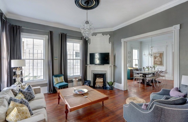 The Artist Retreat - Luxury Home 1 Min. to Forsyth