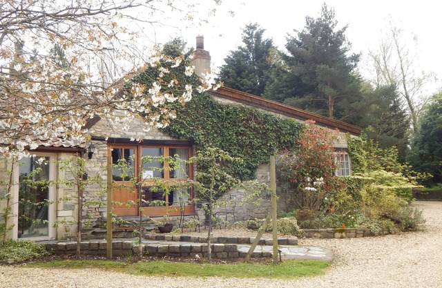 The Aylesbury Cottage - Part of the Hinton Grange Collection