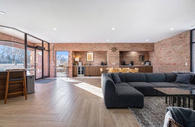 The Bank- Historic Charm, Modern Stay in the Heart of Three Oaks