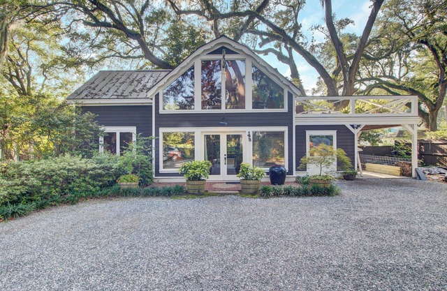 The Barn at Linwood - Tucked away in old downtown Summerville. A special getaway